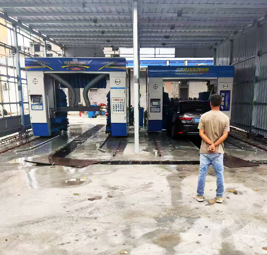 江苏加油站安装2台日森全自动洗车机